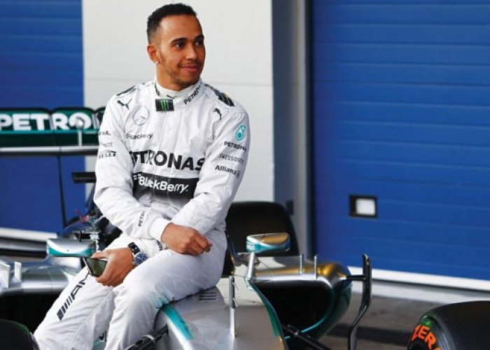 Hamilton Terpuruk, Rosberg Bersyukur