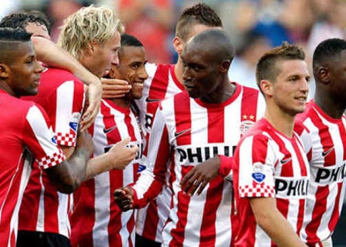 Disikut PEC, PSV Masih Aman di Puncak