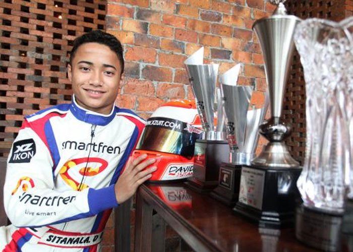 Mahkota di Depan Mata, David Waspada