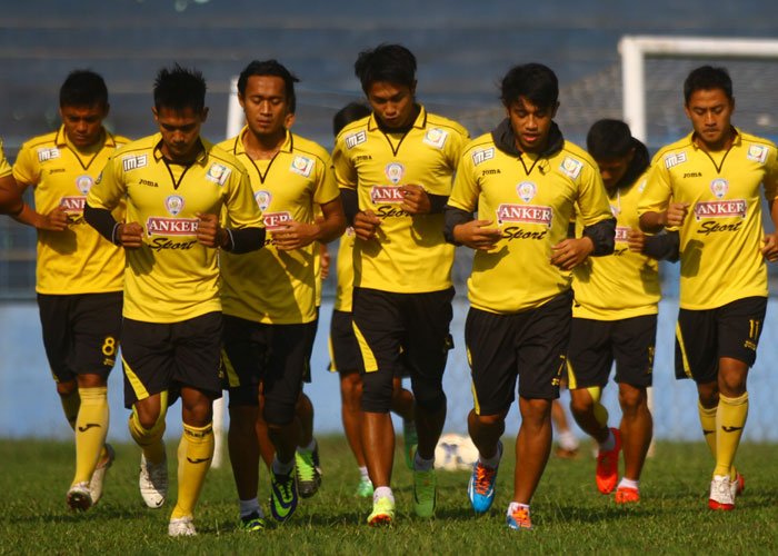 Arema Bersobo Kampung, Warga Girang