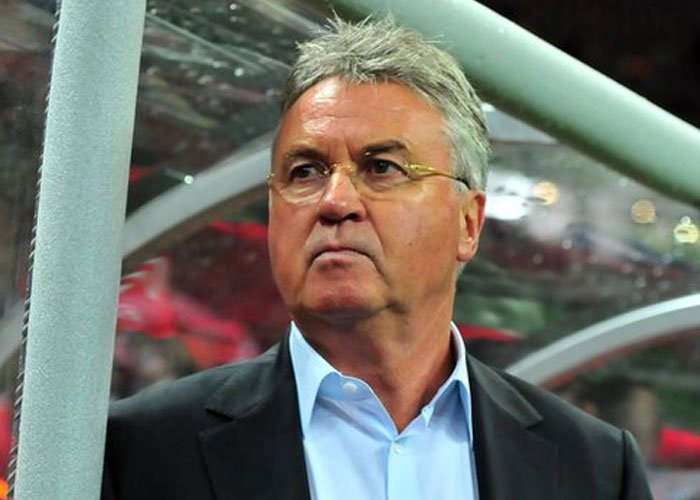 Belanda Tersuruk, Hiddink Makin Suntuk