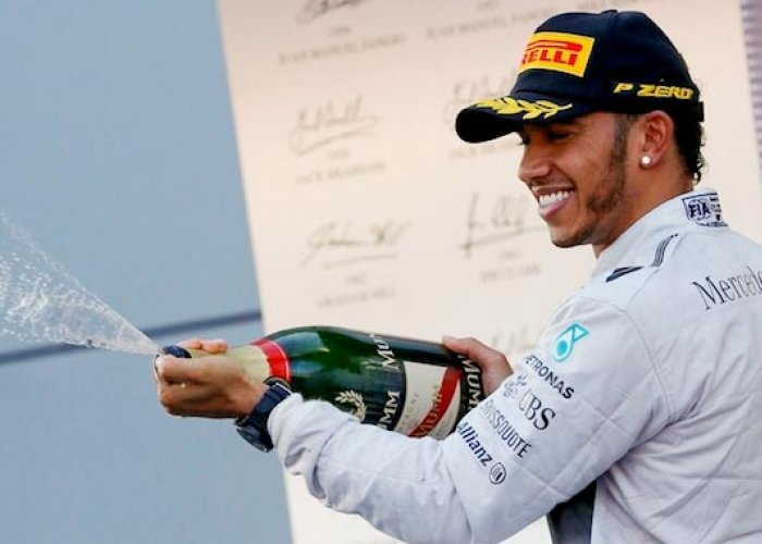 Hamilton Quattrick, Mercedes tak Terusik