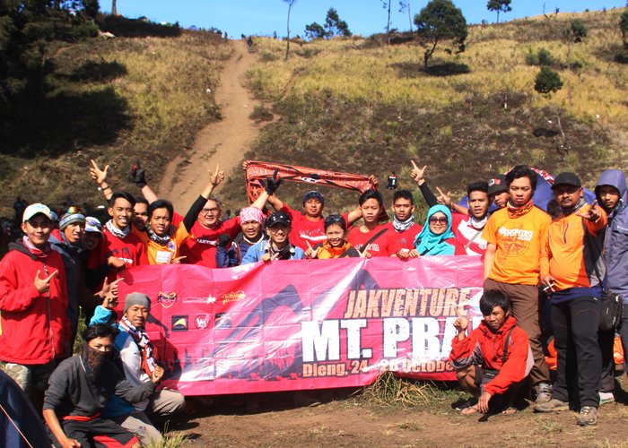 Persija Seru, dari Stadion Hingga Gunung