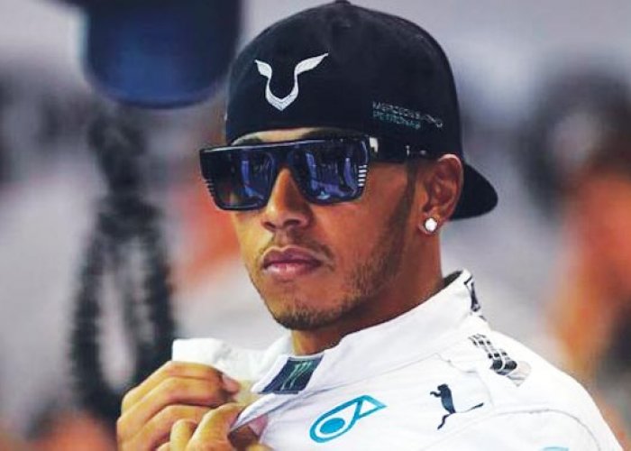On Fire, Hamilton Yakin Kuasai GP Rusia