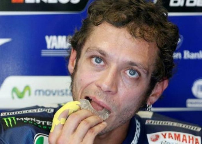 Marquez Juara Dunia, Rossi Mau Urutan 2