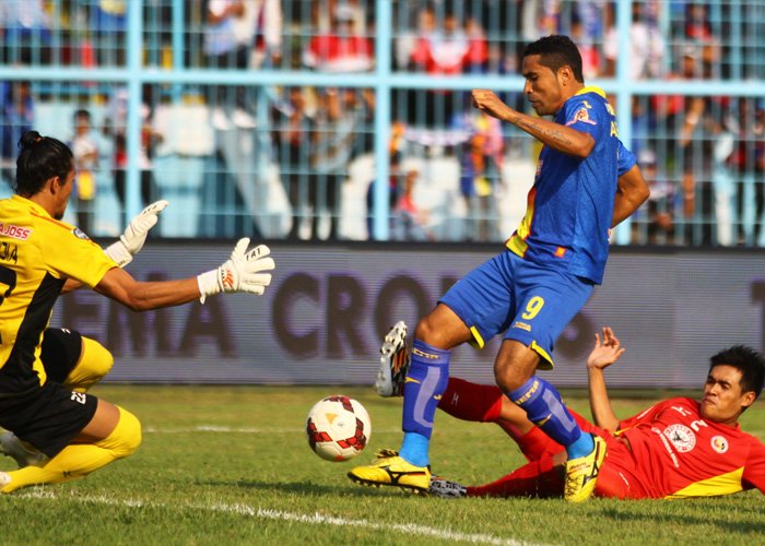 Hadang SPFC, Arema Tembus Semifinal