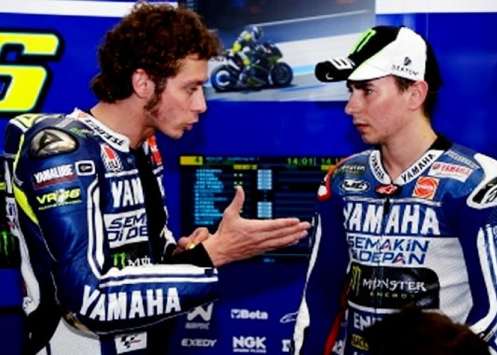 Ketat, Rossi-Pedrosa-Lorenzo Saling Sikut