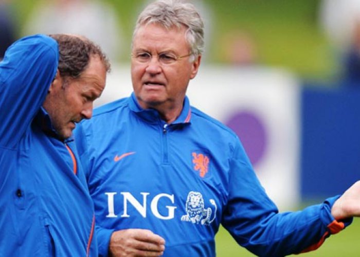 Duel Kontra Latvia, Hiddink Sabung Nyawa