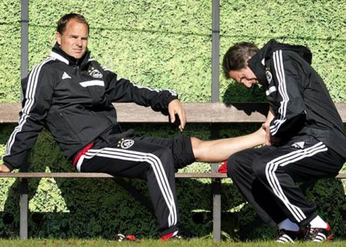 Kabar Siap Cabut dari Ajax, De Boer Cuek