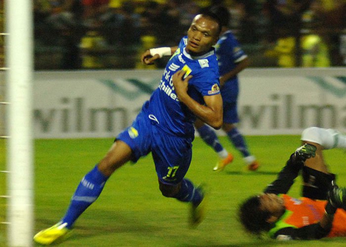 Persib Abu-abu, Alasan Ferdinand ke SFC
