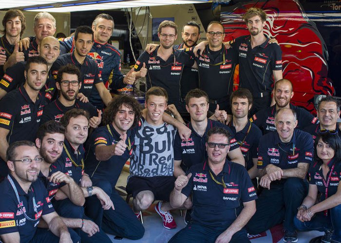Lupakan Vettel, RBR Siap Lesatkan Kvyat