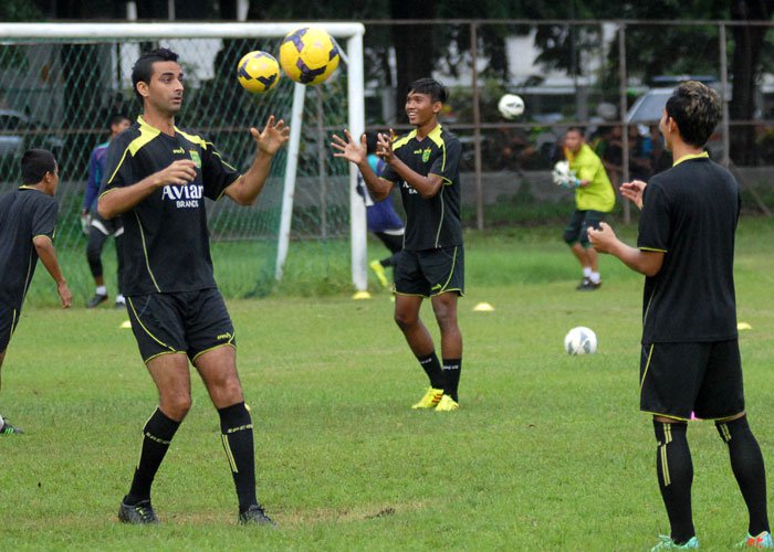 Antisipasi ISL, Persebaya Latihan Malam