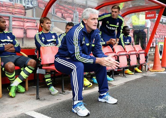 Rapor Biru, Stoke Amankan Posisi Hughes