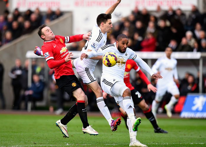 Sejarah Baru Swansea, Luka MU Menganga