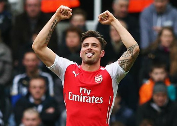 Giroud Mulus, Arsenal Hantam Newcastle