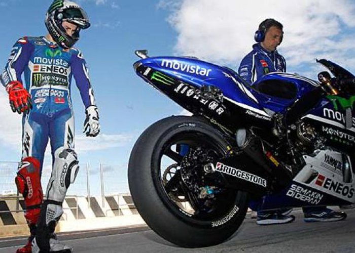 Urung Juara, Helm Jadi Sasaran Lorenzo