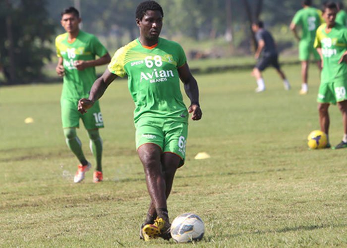 Mbamba 2 Gol, Persebaya Gulung PSGC