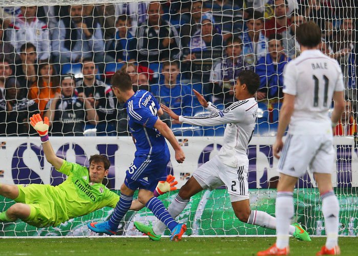 Schalke Luar Biasa, Madrid Tetap 8 Besar