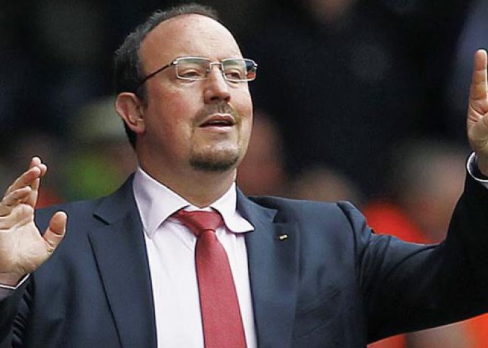 Tiket 8 Besar Milik Napoli, Benitez Plong