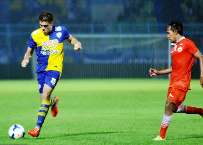 Nyaris Tumbang, Arema Diganjal Persija 