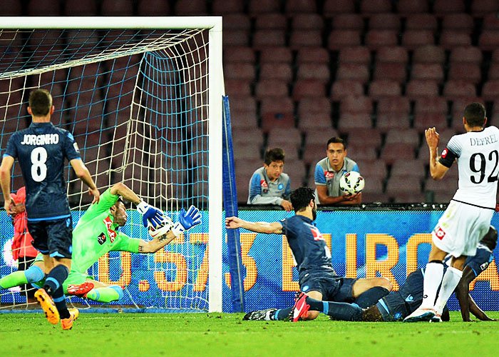 Demi 3 Besar, Napoli Atasi Cesena