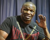 Khan Calon Lawan, Mayweather Sr Sesumbar