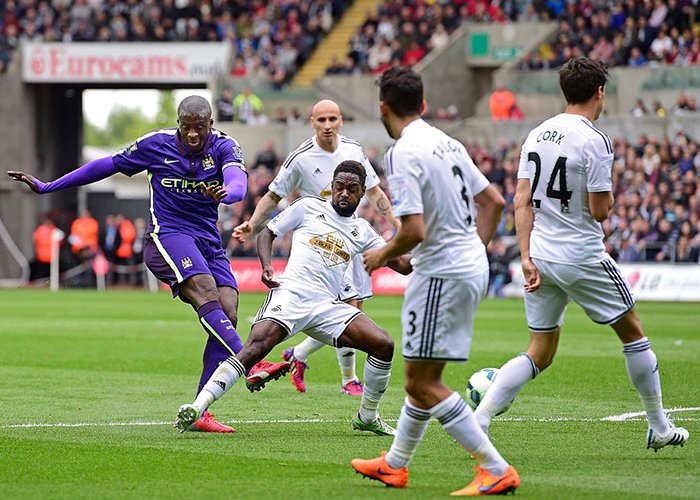 Toure 2 Gol, Man-City Perkasa