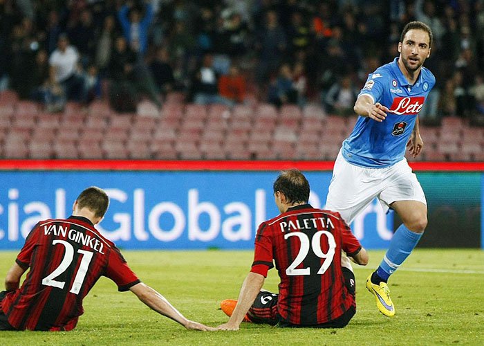 Unggul Jumlah Pemain, Napoli Hantam Milan