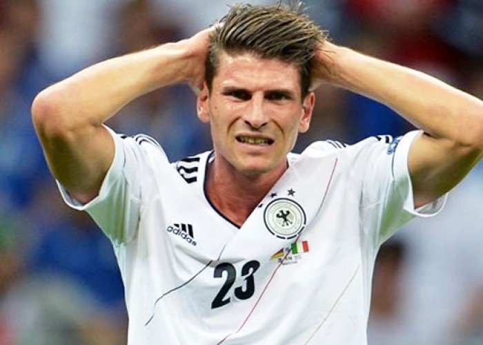 Hijrah ke Besiktas, Gomez Ngebet Timnas