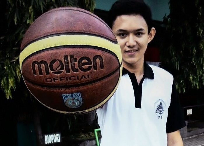 Tertegun Saat Gelar Ganda Mengalir