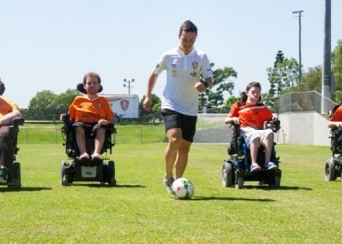 Cinta Sepakbola, Brisbane Dukung QPFA