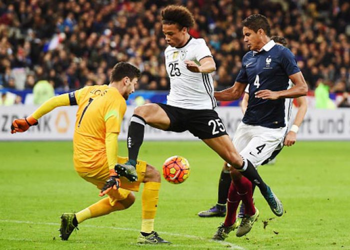 Prancis Pecundangi Jerman, Paris Berduka