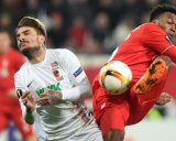 3 Inggris Macet, 4 Spanyol Tampil Memikat