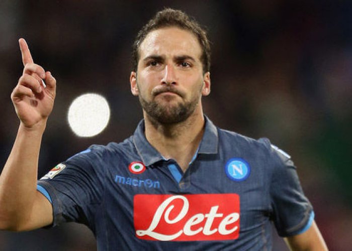 Napoli-Juve Sengit, Laga Krusial Mencegat