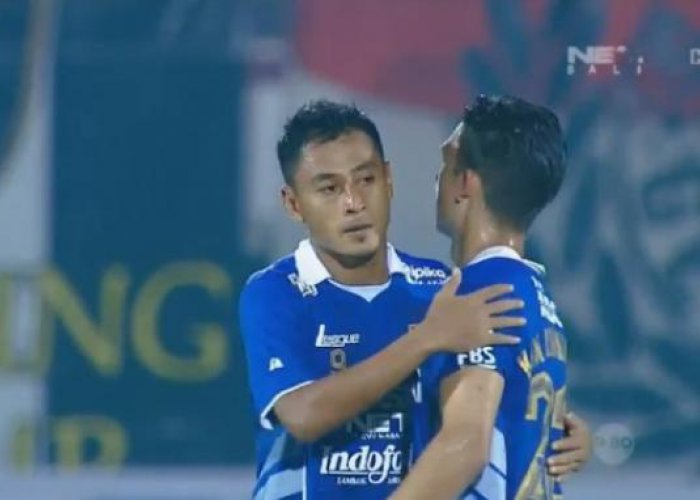 Tampil Agresif, Persib Taklukkan PSS 4-2
