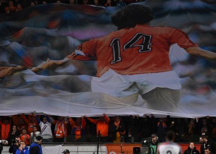 Legenda Nomor 14 Berlalu, Belanda Sembilu
