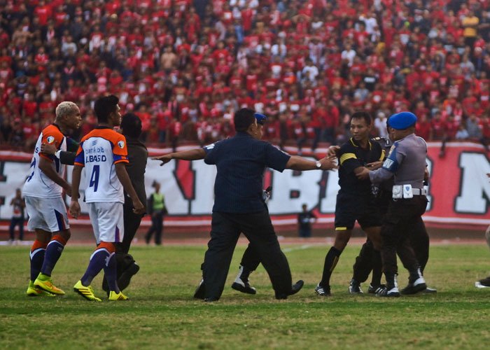 Wasit Jadi Pelampiasan