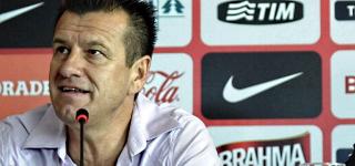 Disentuh Dunga, Internacional Hoki