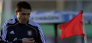 Jilat Ludah Sendiri, Riquelme Balik