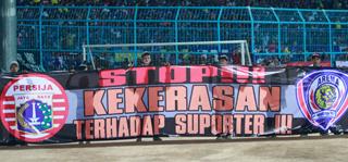 Polda Jabar Brutal, Aremania Dongkol