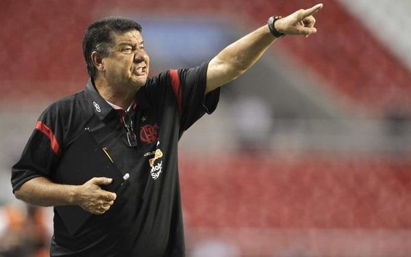 Kalah, Flamengo Depak Santana