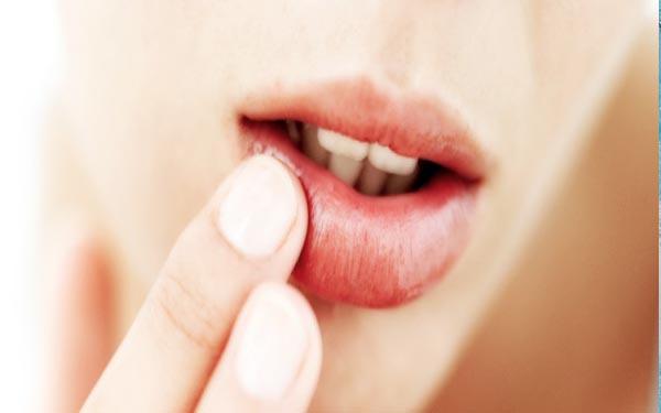 Kiat Bibir Tetap Sehat Saat Puasa